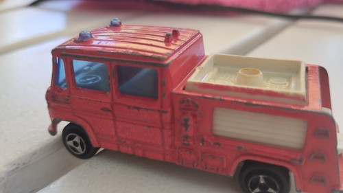 Majorette pompier aeroport - majorette,